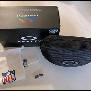 Oakley sunglass case BRAND NEW (Authentic)